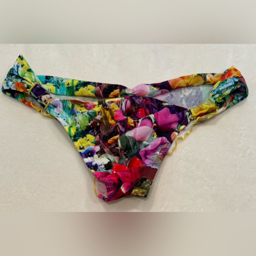 Luli Fama (JARDIN SECRETO) Brazilian ruched bottom - never worn